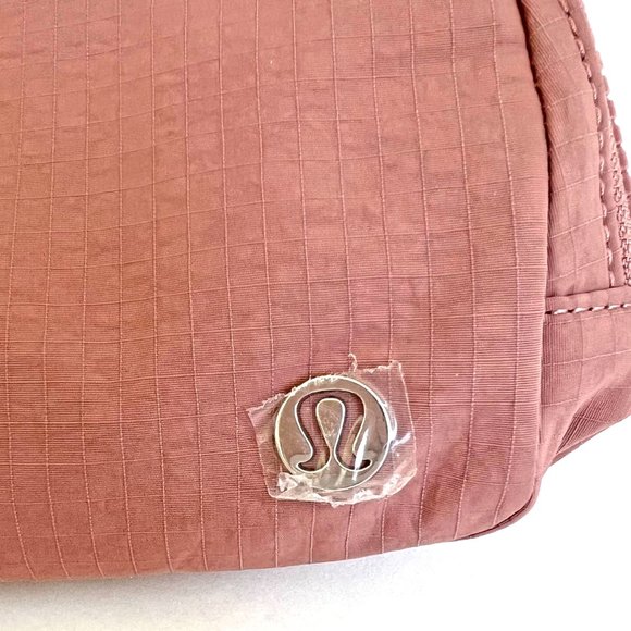 NWT LULULEMON EVERYWHERE BELT BAG 1L - Rare Twilight Rose color - Picture 5 of 5